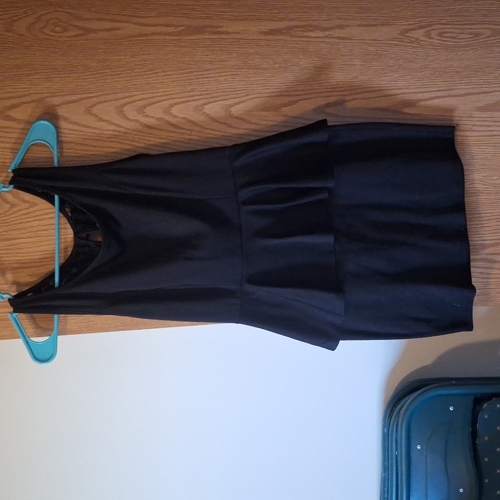 Black sleeveless party dress